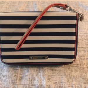 Wristlet navy blue and white stripe.